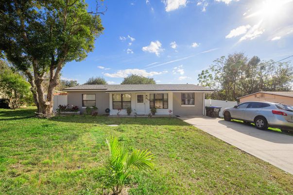 Backyard, Exterior, Facade, Ranch