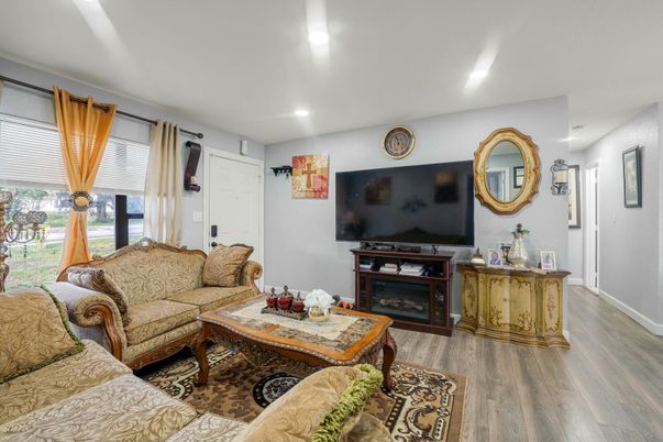 Interior, Living room, Recessed Lighting, Wood Texture Flooring