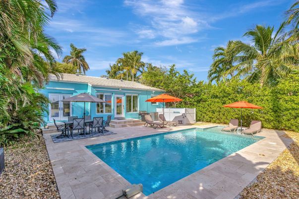 Exterior, Pool