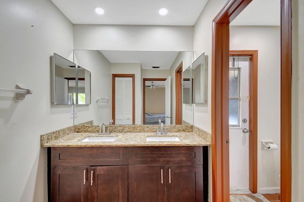 Bathroom, Dual Sink Vanities, Interior, Recessed Lighting
