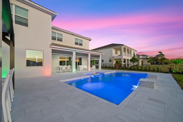 Exterior, Pool