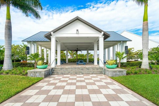 Exterior, Facade, Ranch