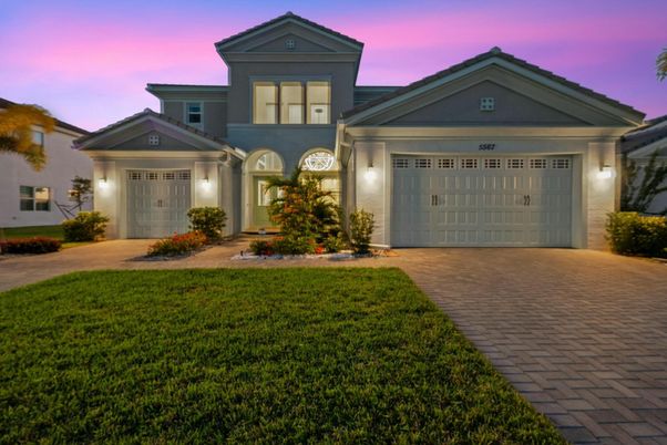 Attached, Exterior, Facade, American Craftsman