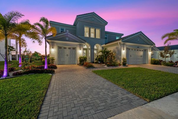 Attached, Exterior, Facade, Mediterranean