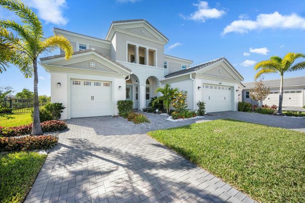 Attached, Exterior, Facade, Mediterranean