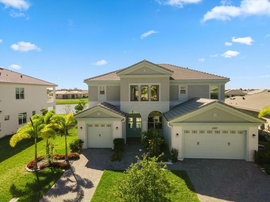 Attached, Exterior, Facade, Mediterranean