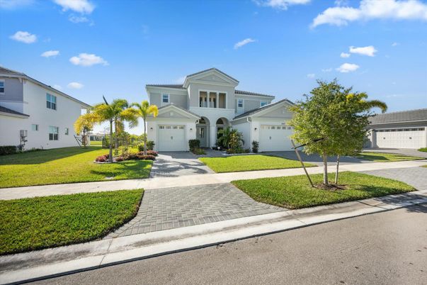 Attached, Exterior, Facade, Mediterranean