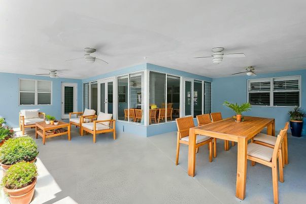 Dining room, Exterior