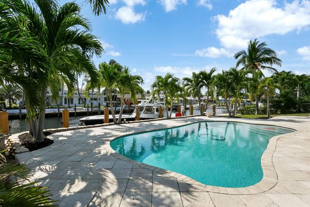 Exterior, Pool