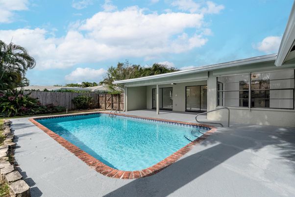 Exterior, Pool