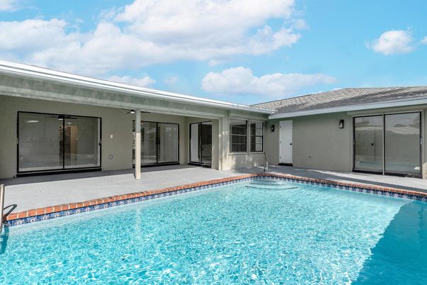Exterior, Pool