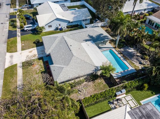 Exterior, Drone