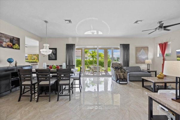 Chandelier, Dining room, Interior, Living room, Pendant Lights