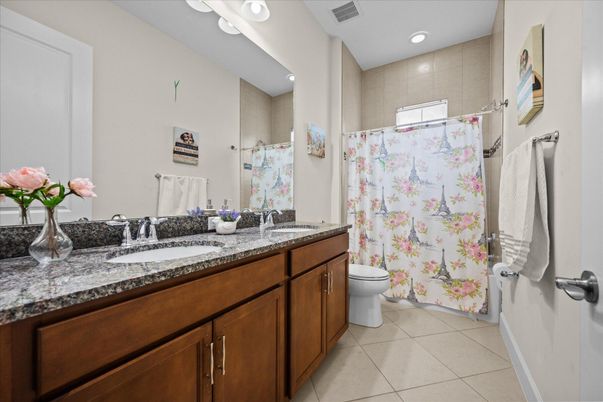 Bathroom, Dual Sink Vanities, Interior, Recessed Lighting