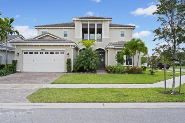 Attached, Exterior, Facade, Mediterranean