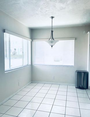Empty room, Interior, Pendant Lights
