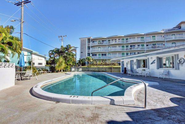 Exterior, Pool