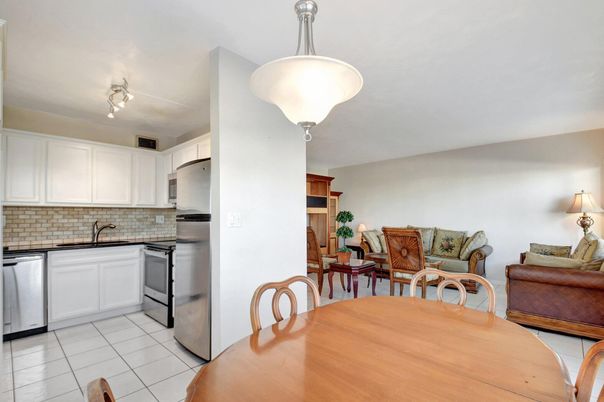 Dining room, Interior, Kitchen, Living room, Stainless Steel Appliances