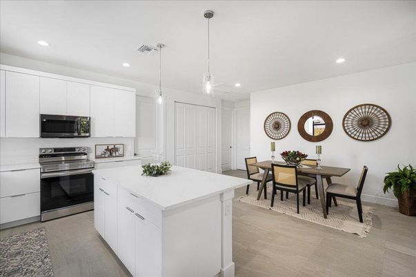 Dining room, Interior, Kitchen, Pendant Lights, Recessed Lighting, Stainless Steel Appliances