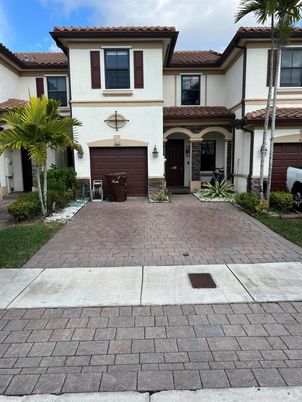 Attached, Exterior, Facade, Mediterranean