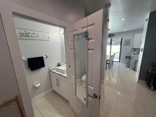 Bathroom, Dining room, Interior, Recessed Lighting