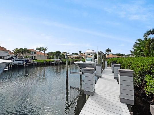 Exterior, Lake