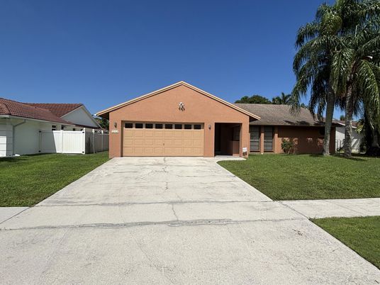 Attached, Exterior, Facade, Ranch
