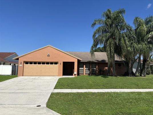 Attached, Exterior, Facade, Ranch