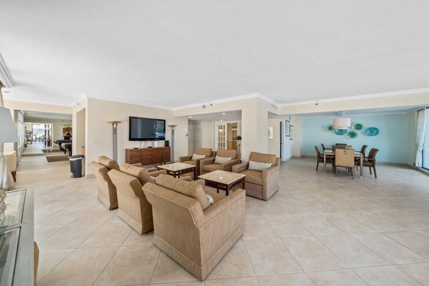Dining room, Interior, Living room, Recessed Lighting