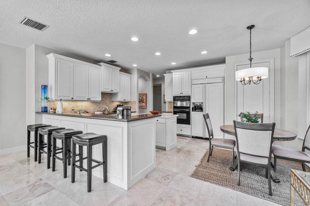 Chandelier, Dining room, Interior, Kitchen, Pendant Lights, Recessed Lighting, Stainless Steel Appliances