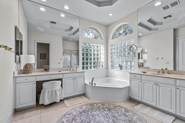 Bathroom, Dual Sink Vanities, Interior, Recessed Lighting