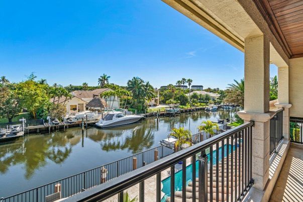 Exterior, Lake, Pool