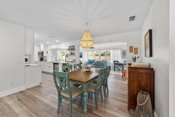 Chandelier, Dining room, Interior, Kitchen, Recessed Lighting, Wood Texture Flooring