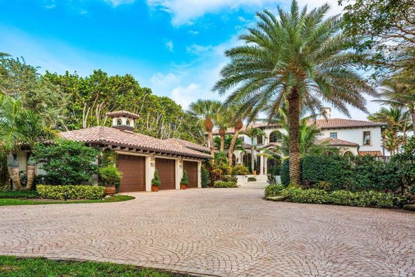 Attached, Exterior, Facade, Mediterranean