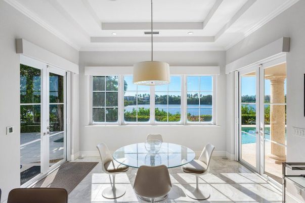 Dining room, Interior, Pendant Lights, Recessed Lighting, Water