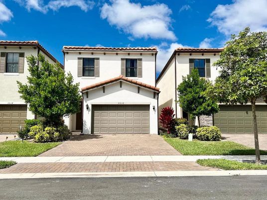 Attached, Exterior, Facade, Mediterranean
