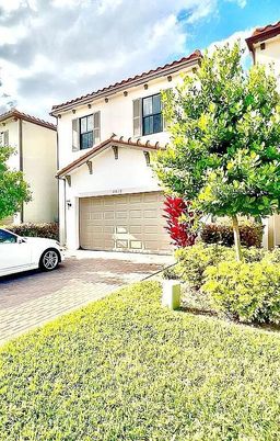 Attached, Exterior, Facade, Mediterranean
