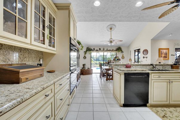 Dining room, Interior, Kitchen, Recessed Lighting