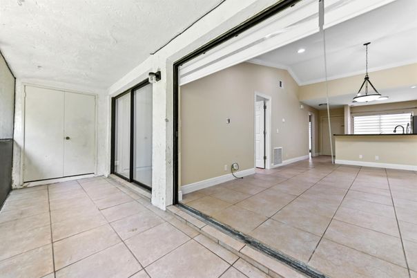Empty room, Interior, Pendant Lights, Recessed Lighting