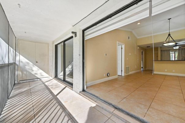 Empty room, Interior, Pendant Lights, Recessed Lighting