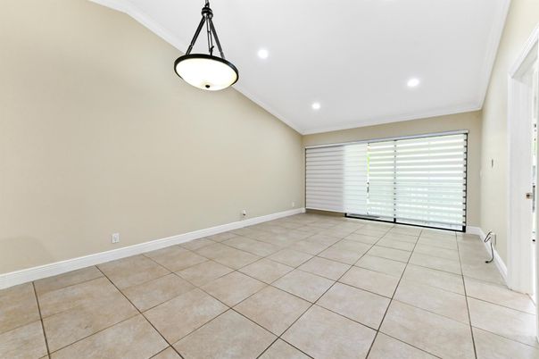 Empty room, Interior, Pendant Lights, Recessed Lighting