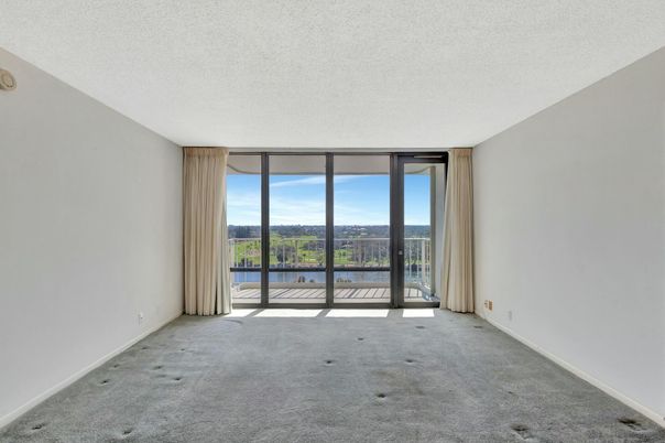 Empty room, Interior, Water