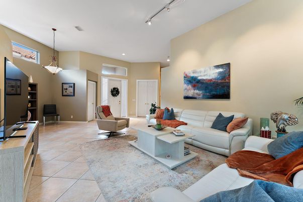 Interior, Living room, Pendant Lights, Recessed Lighting