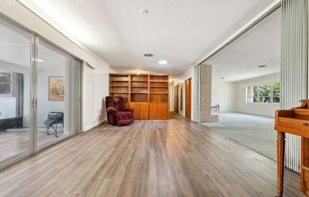 Interior, Piano, Recessed Lighting, Wood Texture Flooring
