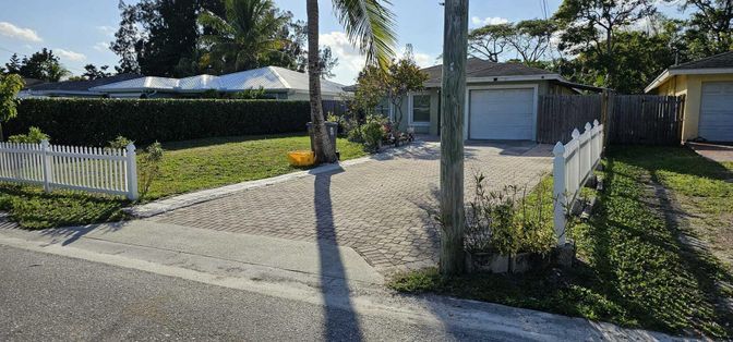 Detached Garage, Exterior