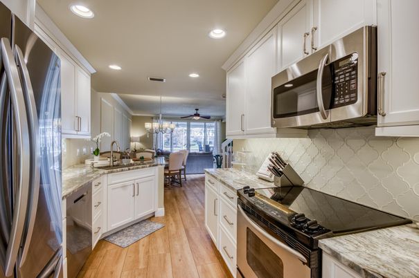 Chandelier, Dining room, Interior, Kitchen, Recessed Lighting, Stainless Steel Appliances, Wood Texture Flooring