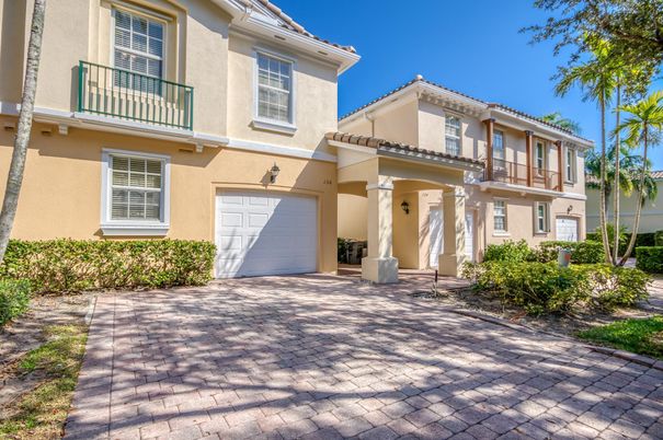 Attached, Exterior, Facade, Mediterranean