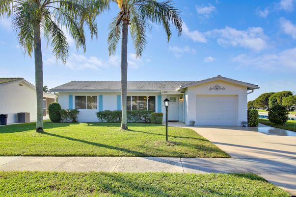 Attached, Exterior, Facade, Ranch