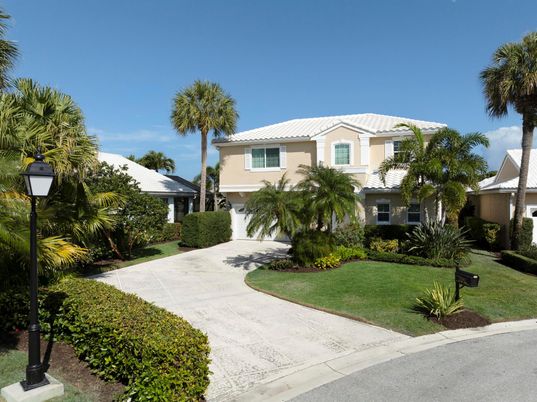 Attached, Exterior, Facade, Mediterranean