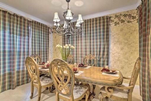 Chandelier, Dining room, Interior